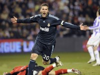 韩国记者金球奖投票引热议，登贝莱、亚马尔、维蒂尼亚位列前三的独特选择