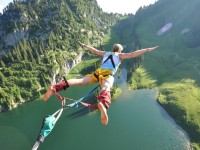 意天空记者曝蓝黑军团后防补强计划，两千万欧预算锁定关键引援