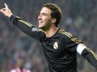 欧冠决赛巅峰对决，皇家马德里加时绝杀利物浦卫冕冠军