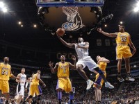 球场暴力升级！NBL赛场惊现球员群殴追打裁判，联赛管理乱象引担忧