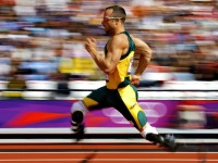 百米飞人巅峰对决 新星闪耀刷新赛季最佳